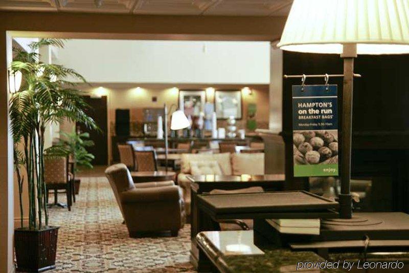 Hampton Inn & Suites Edmonton/West Beltér fotó